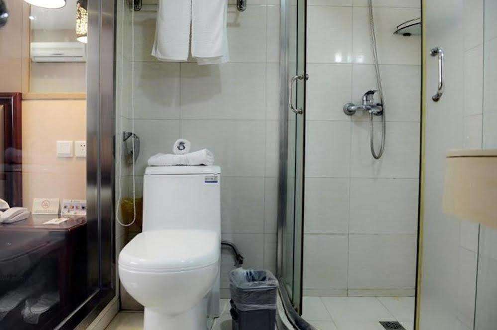 Fengye Super8 Lujiazui Hotel 2*