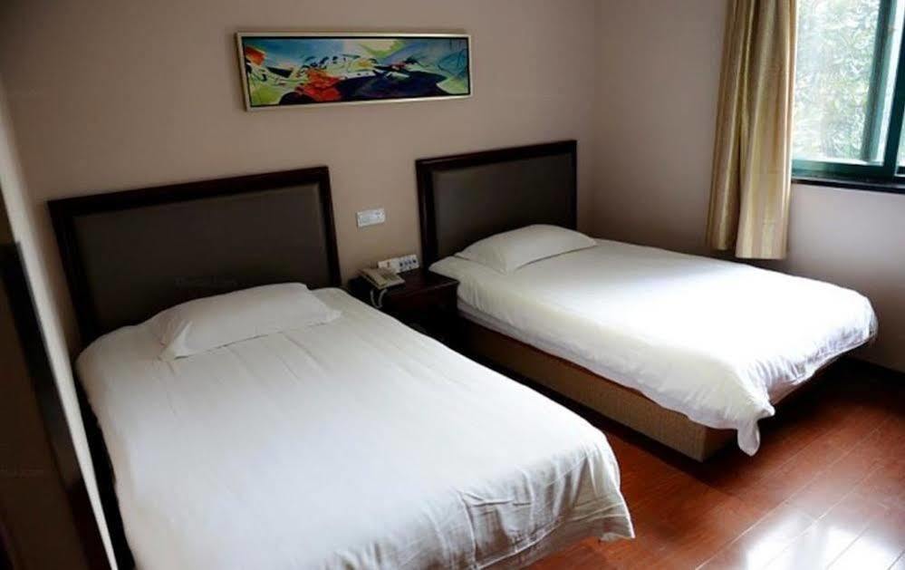 Fengye Super8 Lujiazui Hotel 2*